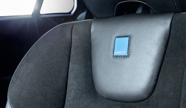 Polestarロゴ入り本革スポーツシート