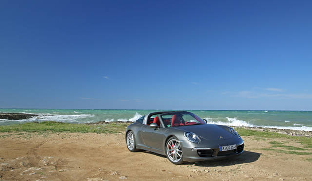 タルガ 4Sのボディサイズは、全長 4,491 × 全幅 1,852 × 全高 1,289 mm、車輌重量は（DIN値）1,575 kg。カレラ4と比べ、130kgの増となっている