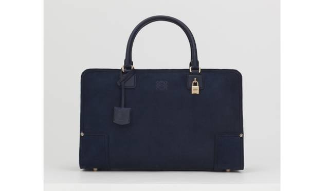 <strong>LOEWE｜新コレクション「インディゴ」誕生</strong>　AMAZONA INDIGO [W36×H23×D15]  29万7000円　（予定価格／5月末より、表参道直営店にて先行発売）