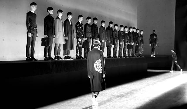 <strong>DIOR HOMME｜上海にてランウェイショーを開催</strong>　2014-15年ウィンターコレクションのランウェイショー