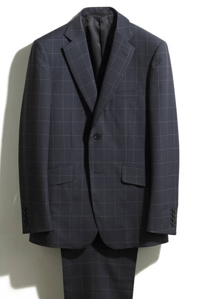 ハウスシルエットの「St. James fit（セント・ジェームズフィット）」に、深いネイビーとライトブルーが織りなす英国伝統のプリンス オブ ウェールズ チェック柄を採用。生地には、なめらかな質感とエレガントな表情をもつ「Super100s」ウールがセレクトされた。スーツ 20万5200円