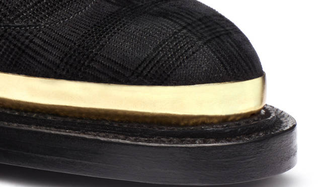 ゴールドのカーフスキン・エッジング