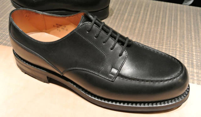 <strong>J.M. Weston｜ジェイエムウエストン</strong><br />クリエイション・ディナーでのスペシャルオーダーの様子。こちらもブランドを代表する定番モデルの「ゴルフ」