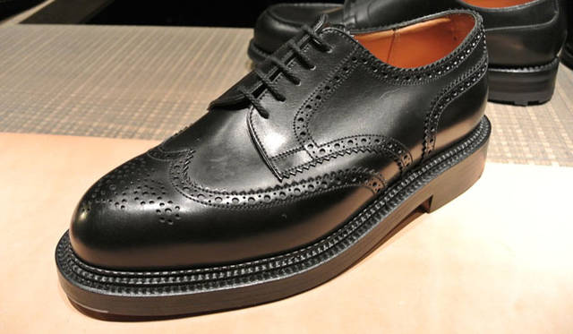 <strong>J.M. Weston｜ジェイエムウエストン</strong><br />クリエイション・ディナーでのスペシャルオーダーの様子。1940年代にできたウィングチップはレザーのトリプルソールが特徴