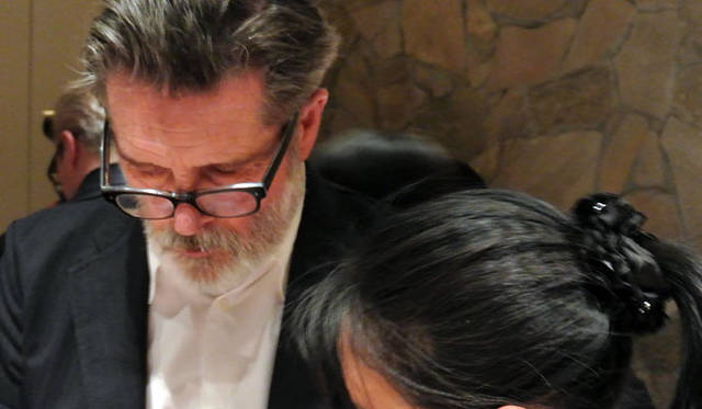 <strong>J.M. Weston｜ジェイエムウエストン</strong><br />クリエイション・ディナーでのスペシャルオーダーの様子。オーダーのアドバイスをするミッシェル・ペリー氏