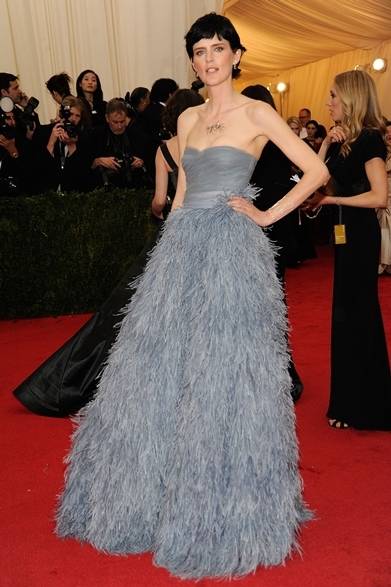 <strong>MET GALA 2014</strong>　Stella Tennat｜ステラ・テナント<br />ドレス：バーバリー