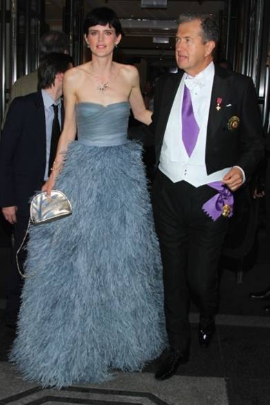 <strong>MET GALA 2014</strong>　（左より）Stella Tennat & Mario Testino｜ステラ・テナント＆マリオ・テスティーノ<br />ドレス：バーバリー