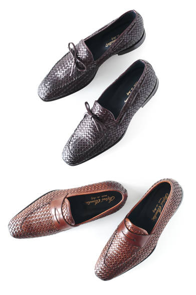 ノルベジェーゼ製法のドレスシューズで名高い、イタリアの名靴「ステファノ ブランキーニ」からは見た目の涼しさや清潔感、知性をアピールするメッシュのドレススリッポンをチョイス。どちらも美しい色使いと艶があり、思わず手に取りたくなる。<br />メッシュスリッポン（コインローファー、リボンローファー）各6万8040円（阪急メンズ限定）ステファノ ブランキーニ／阪急メンズ東京地下1階）