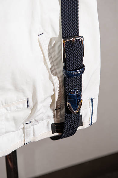 阪急メンズ東京「スタイルメイキング クラブ」スタイリスト、西ヶ峰充宏氏によるクールビズ・コーディネイト<br />パンツ1万6200円（Gステージ／阪急メンズ東京6階）、ベルト1万4040円（アンダーソンズ／阪急メンズ東京地下1階）