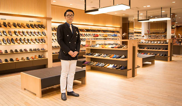 <strong>ISETAN MEN’S｜伊勢丹</strong>　伊勢丹新宿店メンズ館地下1階＝紳士靴売場「モデレート（ビジネス／カジュアル）」担当　佐藤 亨さん（担当4年目）