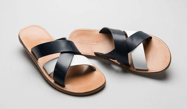 <strong>ISETAN MEN’S｜伊勢丹</strong>　三越伊勢丹のオリジナルレーベル「INGRADO」のサンダルは、ナチュラルな顔立ちにカラーバリエーションも豊富。イタリア製。トングタイプもあり。サンダル1万1000円[税抜]（イングラード／伊勢丹新宿店メンズ館）