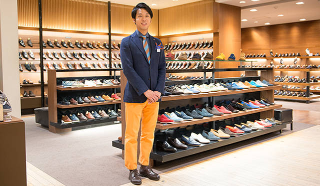 <strong>ISETAN MEN’S｜伊勢丹</strong>　伊勢丹新宿店メンズ館地下1階＝紳士靴売場「クラシック」担当　小黒龍一さん（担当2年目）