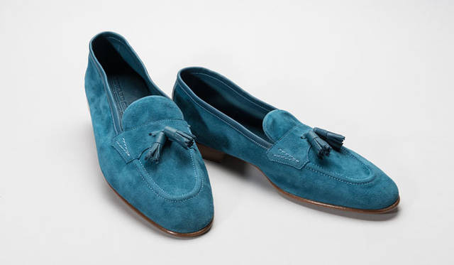 <strong>ISETAN MEN’S｜伊勢丹</strong>　スリッパ感覚で履ける一足。伊勢丹ではラバーソールを貼って履くことを推奨している。「PORTLAND I」6万5000円[税抜]（エドワード・グリーン／伊勢丹新宿店メンズ館）