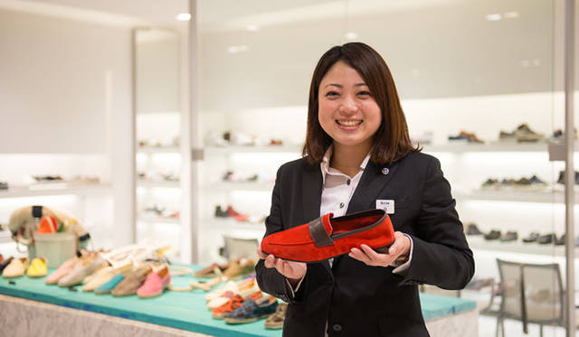 <strong>ISETAN MEN’S｜伊勢丹</strong>　伊勢丹新宿店メンズ館地下1階＝紳士靴売場「シューズラボ」担当　森 香利さんが薦めるのは、「MAXVERRE」の一足だ。靴6万9000円[税抜]（マックスヴェッレ／伊勢丹新宿店メンズ館）