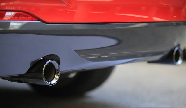 左右2本出しのマフラー<br />