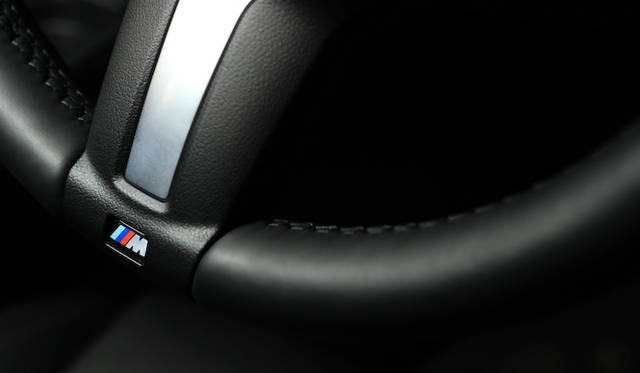 ステアリングはMスポーツ レザーのものを採用<br />