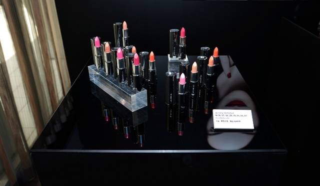 <br />日本の女性を意識したという色味も登場。「ルージュ・ジバンシイ」秋の新色