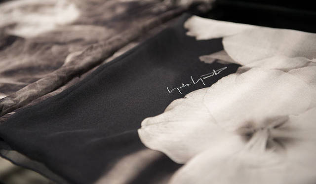 スカーフは2万円～5万3000円