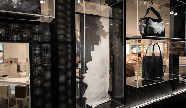 スカーフは2万円～5万3000円