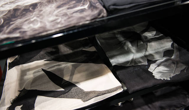 スカーフは2万円～5万3000円