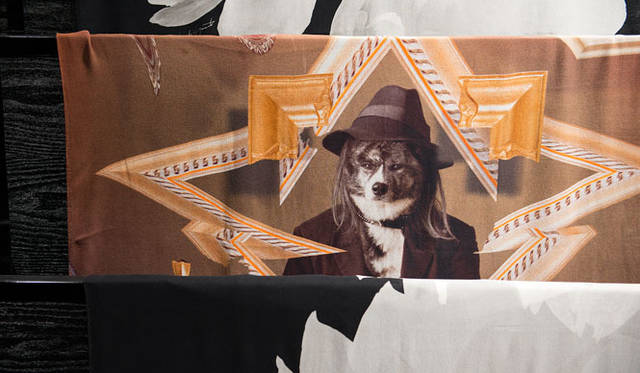 スカーフは2万円～5万3000円