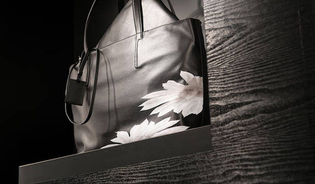 今回のコレクションのアイコン的存在のカクタススラッシュトート17万3000円