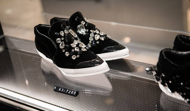 スリップオンビジュースニーカー5万9000円