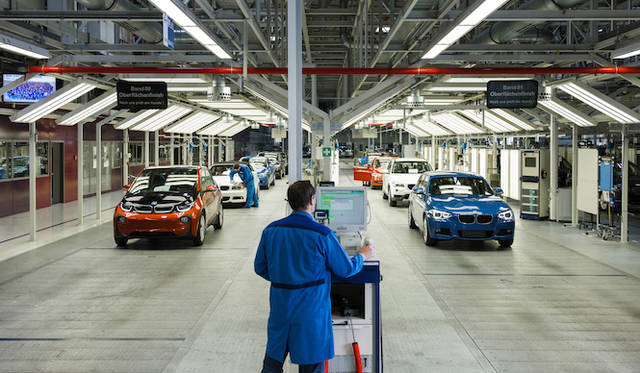 最終検査後、全世界のユーザーの元へと届けられる