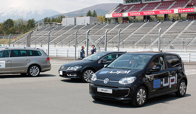 国内未導入の電気自動車「e-up!」も試乗車として用意されていた
