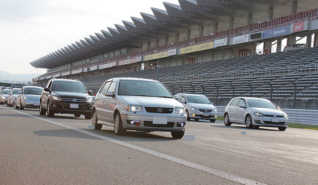 イベントの締めくくりは、パレードラン。新旧さまざまなフォルクスワーゲン車が、広々とした富士スピードウェイの本コースを埋めつくす姿は圧巻。それ以上に、パレードに参加したドライバーたちに笑顔が溢れていることが印象的だった