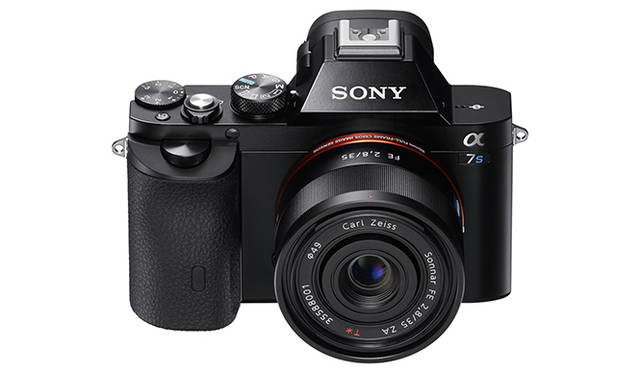 単焦点レンズ Sonnar T* FE 35mm F2.8 ZA 装着時