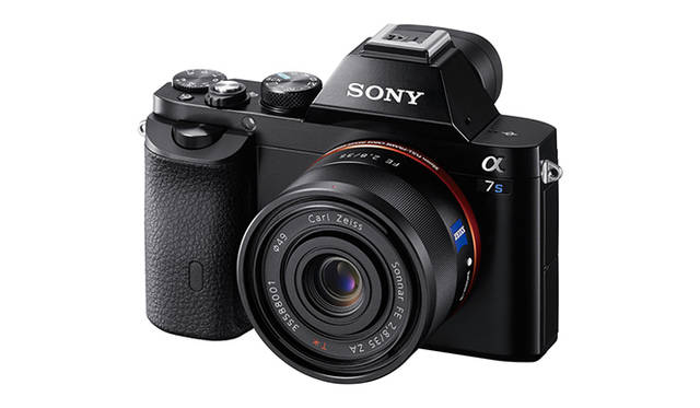 単焦点レンズ Sonnar T* FE 35mm F2.8 ZA 装着時