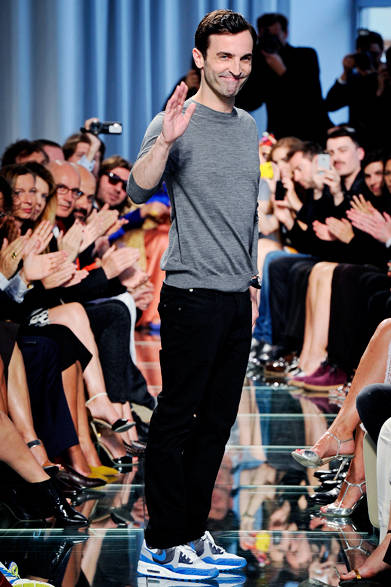 <strong>LOUIS VUITTON