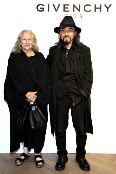 <strong>GIVENCHY BY RICCARDO TISCI｜ジバンシィ表参道店のオープニングパーティ </strong>　（右）山本耀司