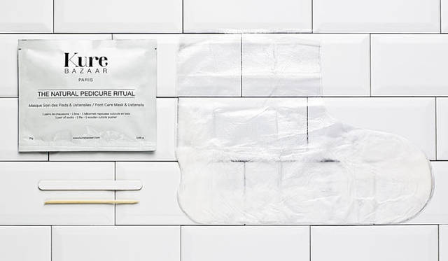 キュアバザー ナチュラル ペディキュア ケアキット（フット＆ネイル用マスク）1080円