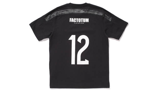 「LUKER BY NEIGHBORHOOD.」<br />アディダス オリジナルスのブランド創立期から関係の深い「NEIGHBORHOOD」。20年近くにわたり、ストリートブランドのトップに君臨する彼らのデザインは、コーポレート・アイデンティティ カラーでもあるブルーを背面のグラフィックへのせながら、ストレートにロゴデザインを左胸と背番号上にほどこすことで、円陣プロジェクトへの敬意を表現した