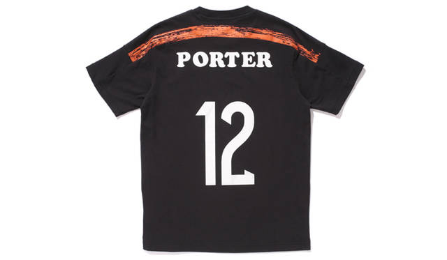 「SASQUATCHFABRIX」<br />クラシカルなモチーフに独自のエッセンスとメッセージをくわえた唯一無二の作風をもつ「SASQUATCHFABRIX」。日本伝統の3本の矢、桜をモチーフにしたグラフィックで円陣コンセプトをセレブレイト