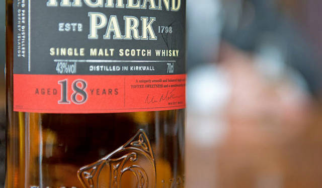 <strong>HIGHLAND PARK｜ハイランドパーク</strong>　ウイスキーメーカー（ブレンダー）のマックス・マクファーレン氏のサイン