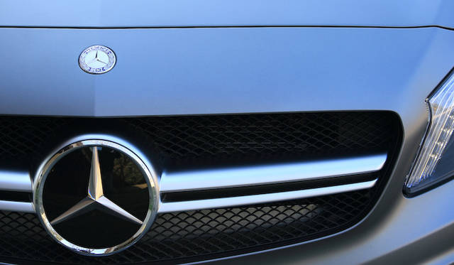 A 45 AMG 4MATICにはほかのAクラスではオプション設定されるCPAプラス（自動緊急ブレーキ）を標準でそなえる。<br />