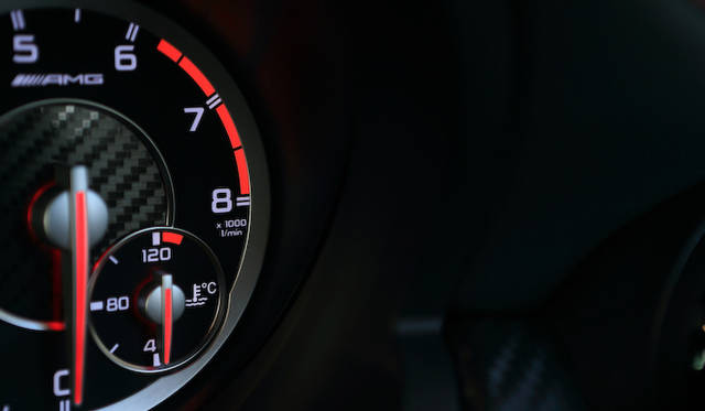 最高出力360psの回転域は6,000rpmだが、6,200rpm付近からレッドゾーンとされる。<br />