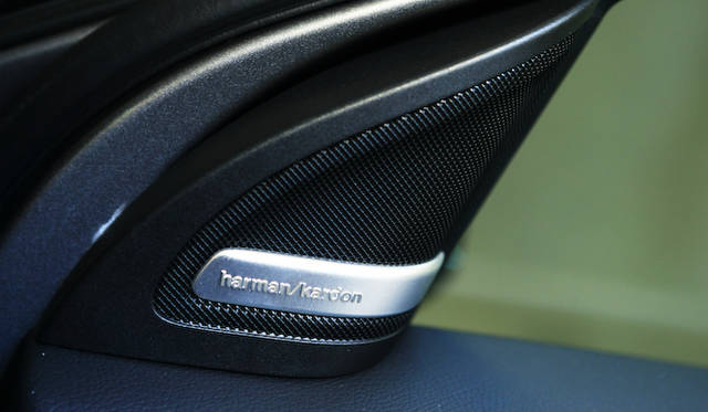 harman/kardonのオーディオはAMGアドバンストパッケージに含まれるオプション装備。<br />
