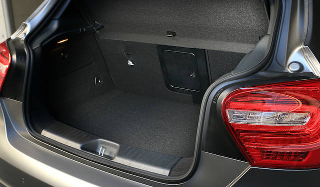 トランク容量は最小で341リットル、最大では1,157リットルまで拡大が可能。<br />