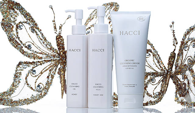 <strong>HACCI｜ハッチ</strong>　今回のクレンジング3種類とコットンは蝶々がイメージ