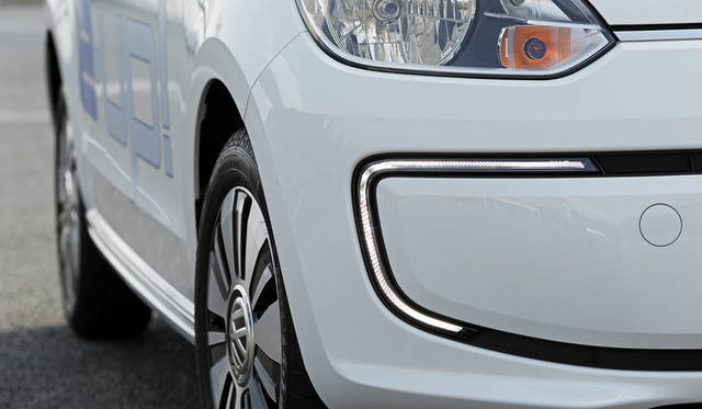 通常の「up!」と外観上ことなるひとつが、このLEDによるデイタイムランニングライト