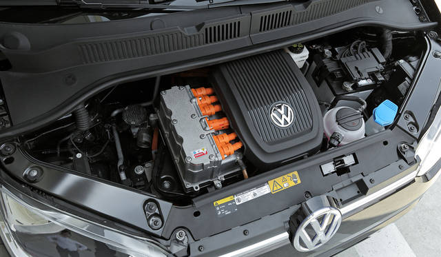 フロントに搭載されるモーターは、最高出力60kW（82ps）、最大トルク210Nmを発揮