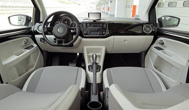 操作にかかわるすべての配置はガソリンモデルと変わりがない