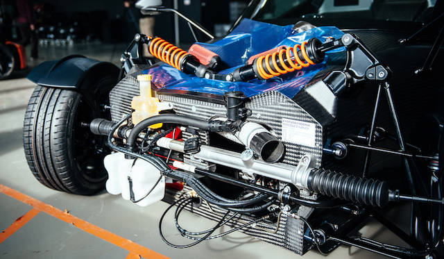 092_ktm_x_bow_gt プッシュロッド式のフロントサスペンション。まるで2人乗りのフォーミュラカーみたいだ