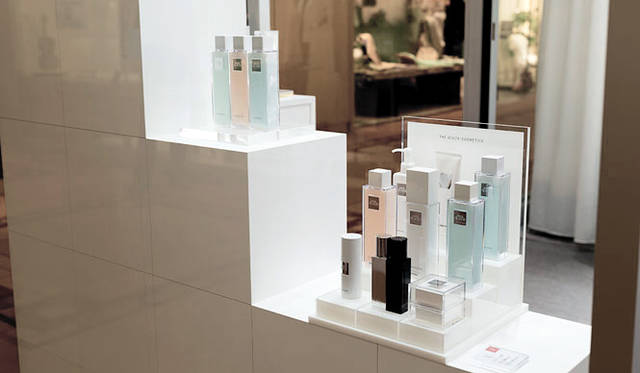 ザ・ギンザのデザインアイコンである“キューブ”を効果的に使ったインテリアが目印のザ・ギンザ帝国ホテル店