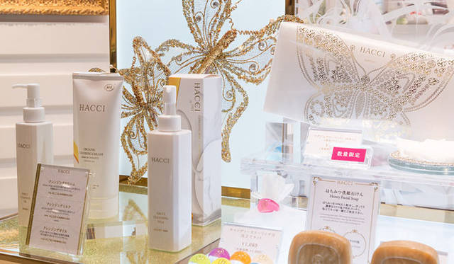 <strong>HACCI｜ハッチ</strong>　HACCI伊勢丹新宿店