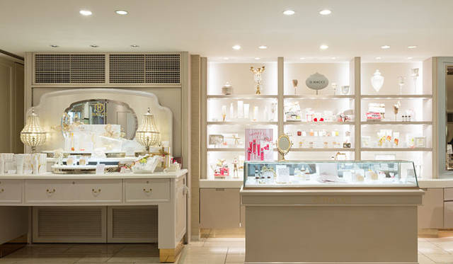 <strong>HACCI｜ハッチ</strong>　HACCI三越銀座店（東京都中央区銀座4-6-16　三越銀座店 B1F） Tel. 03-5250-5655（直）営業時間｜10:30～20:00 ※地下1階はコスメ商品のみ取り扱い。食品は地下2階食品売場